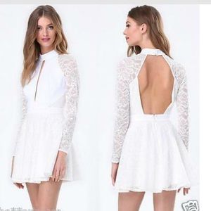BEBE long sleeve white dress size:S